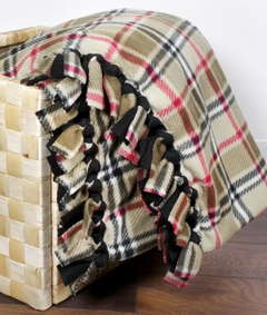 How to Make a No Sew Fleece Blanket