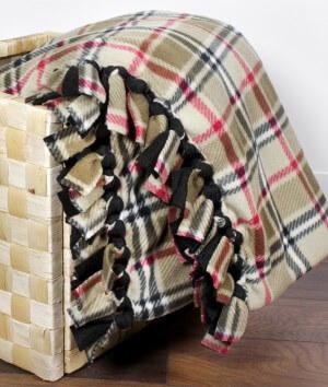 How to Make a No Sew Fleece Blanket
