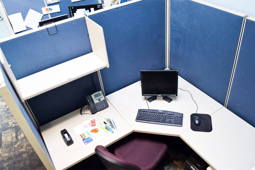 ofs-cubicle-makeover-before-3