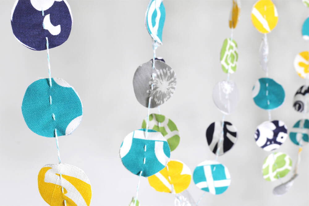 ofs-cubicle-makeover-fabric-garland