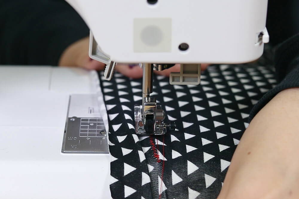Sewing with a zig-zag stitch