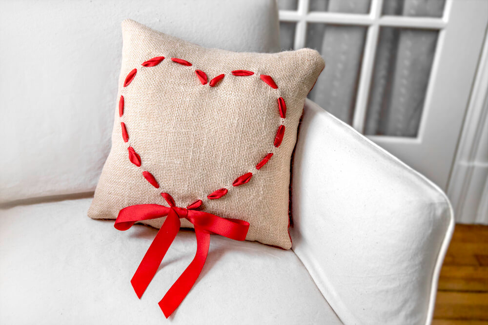 burlap-heart-pillow1