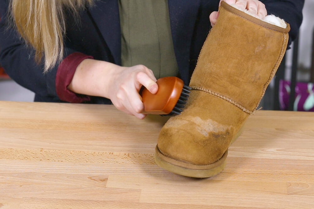 Brush with a suede brush