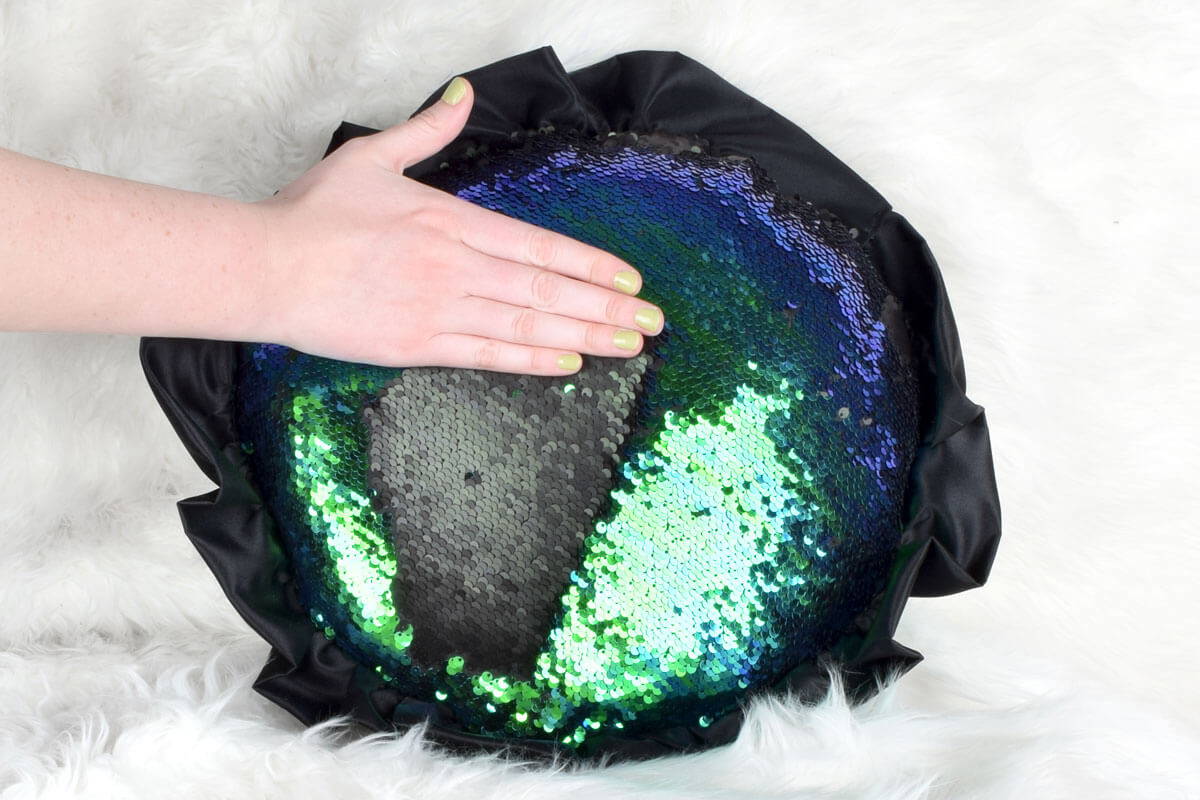 sequin-ruffles-pillow-finished4