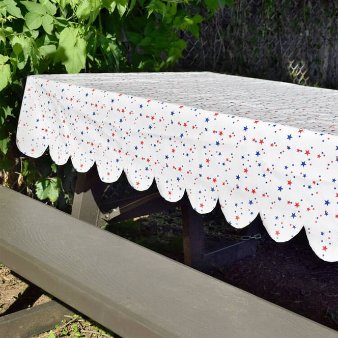 How to Make a Scalloped Outdoor Tablecloth with Oilcloth