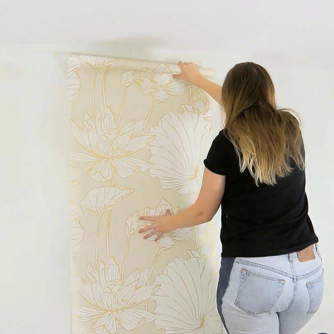 How to Hang Wallpaper